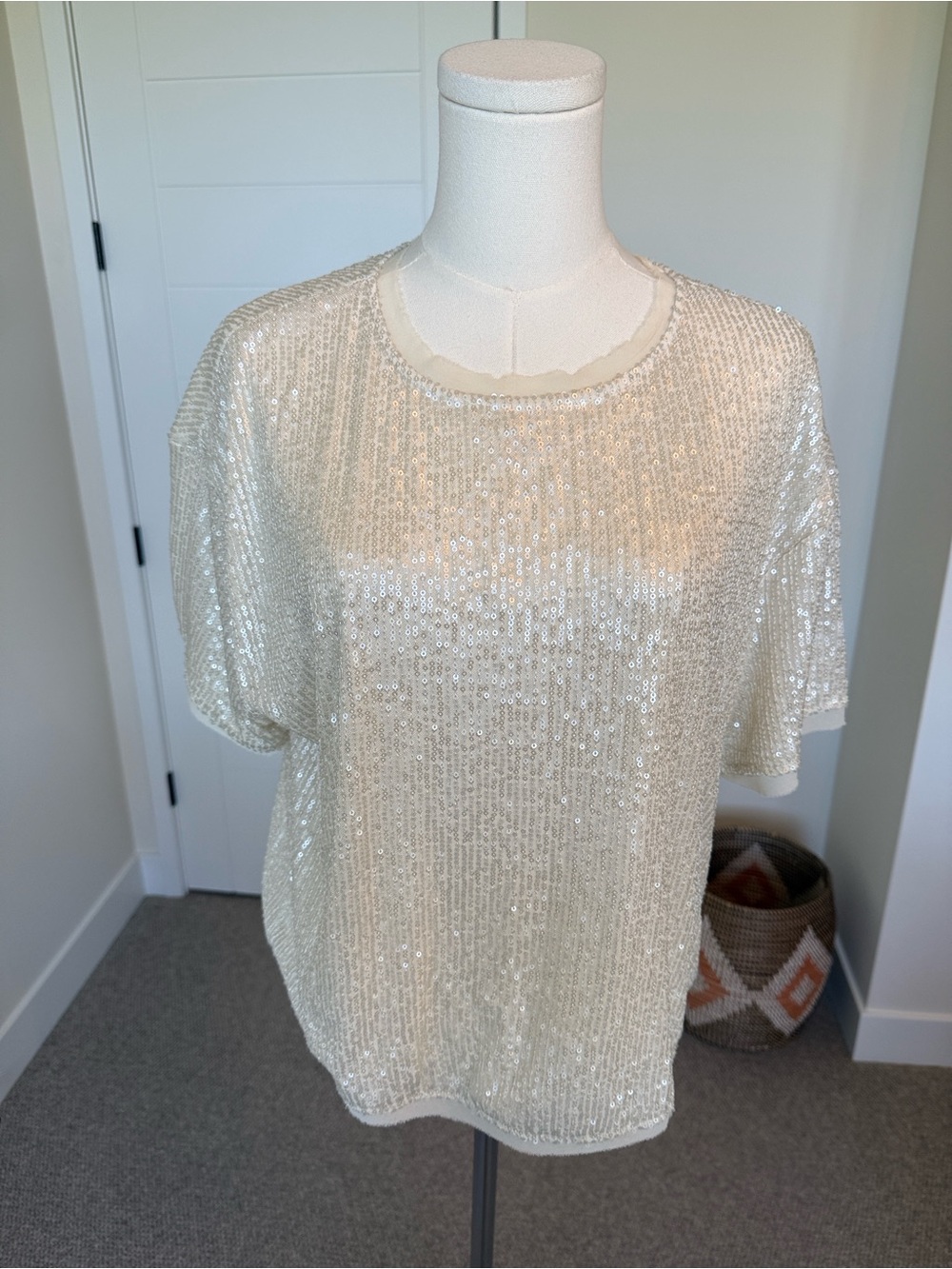 Evereve Ivory Sequin Short Sleeve Top